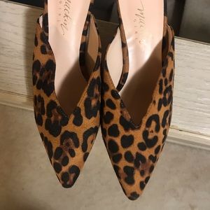 New size 8 leopard print shoes